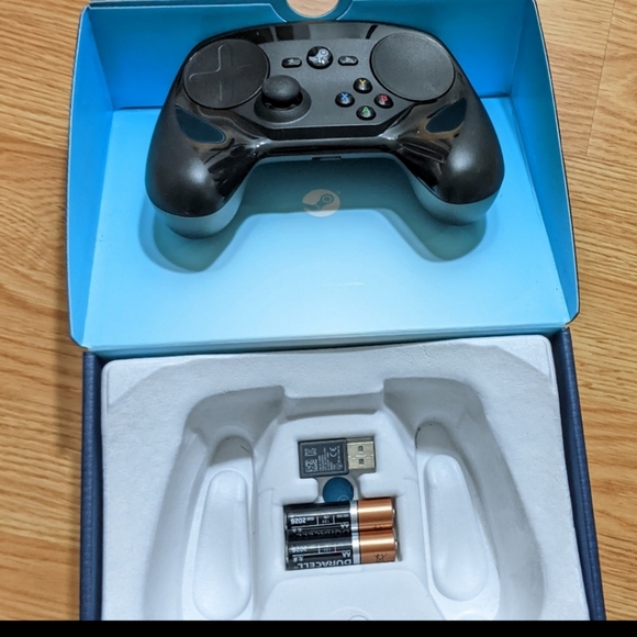 Steam controller - Picture 2 of 5